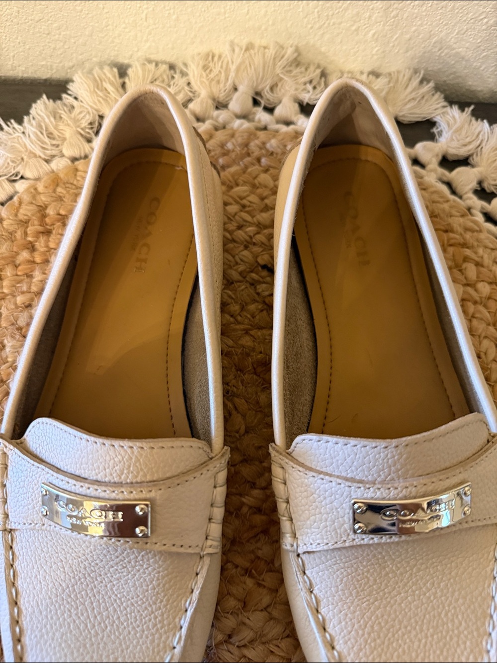 Coach Womens Fredrica Loafers Cream Pebbled Leather Silver Logo Size 7.5 - Picture 5 of 13